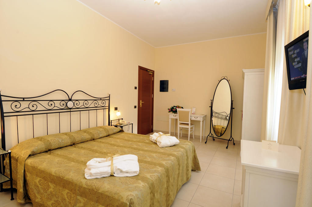 ג'וליאנובה Hotel Villa Fiorita חדר תמונה